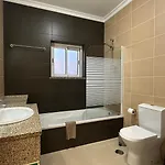Oura Oasis F - Shared Pool - 6 Guests - Apartamento